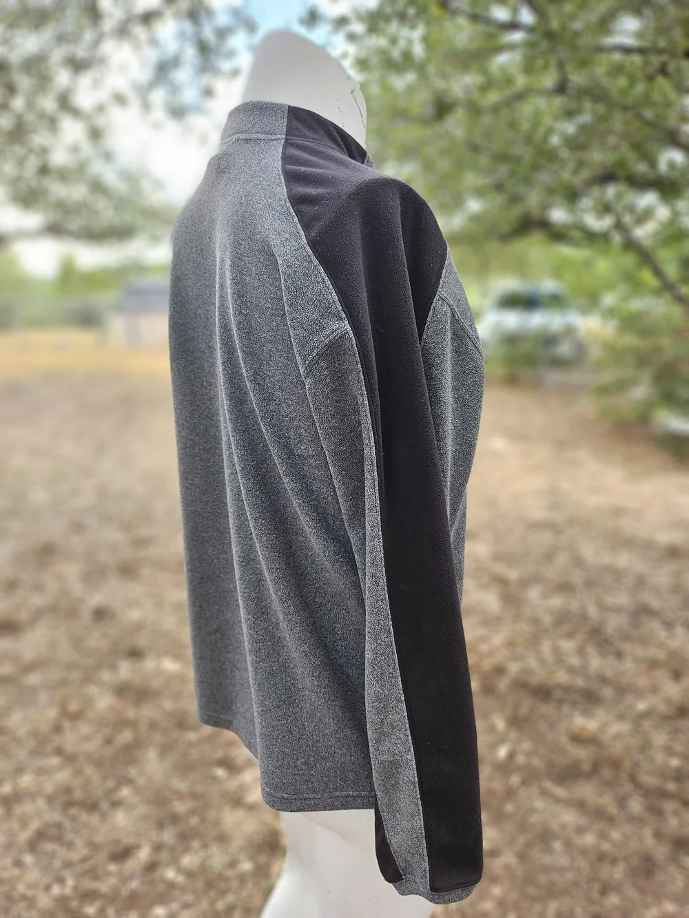 The North Face Men’s Charcoal and Black Half-Zip Fleece Pullover TKA 100 L Read